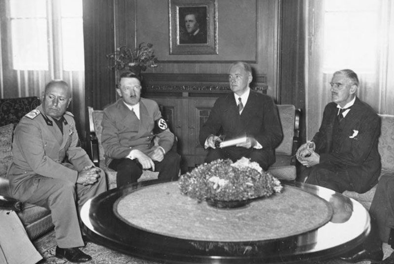 Benito-Mussolini-Adolf-Hitler-Italian-Neville-Chamberlain-September-29-1938.jpg