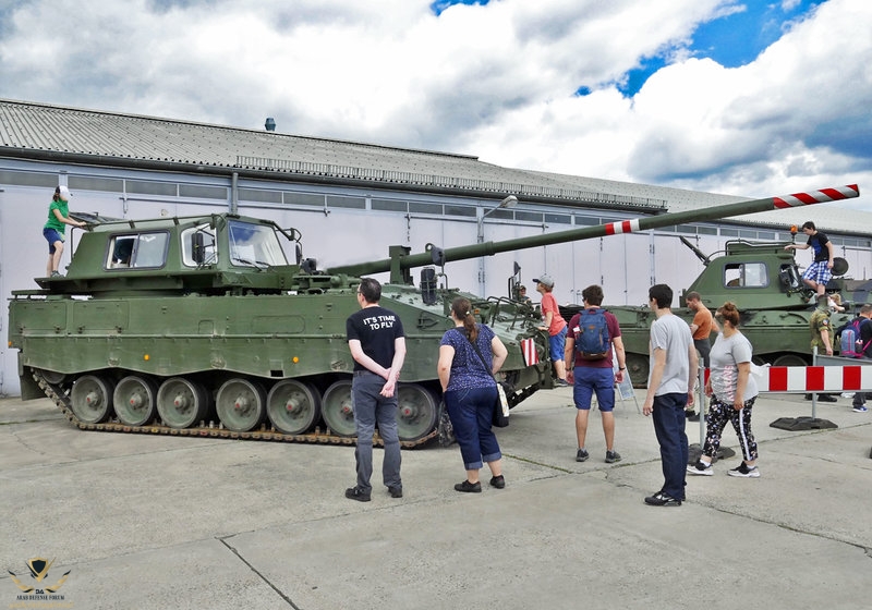 fahrschulpanzer-pzhaubitze-2000-beim-tag-156396-1.jpg