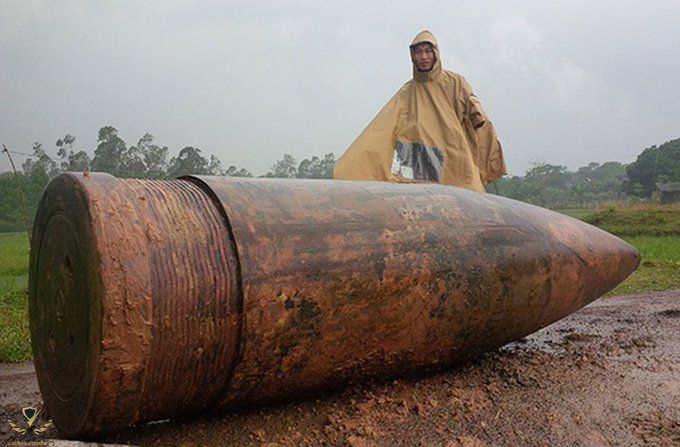 An unexploded 406mm Mk_ 13 High Capacity shell fired from a 16__50 cal Mark 7 gun of the Iowa...jpeg