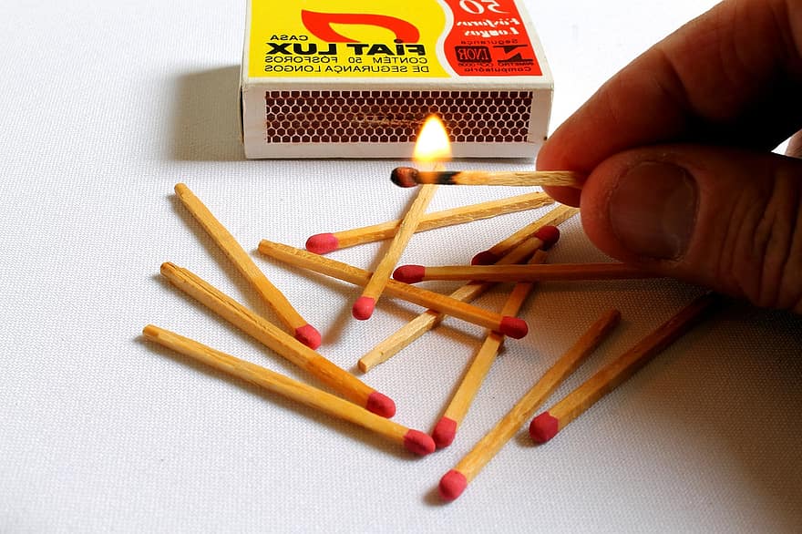 matches-toothpick-matches-calls-matchbox-lit-light-fire.jpg