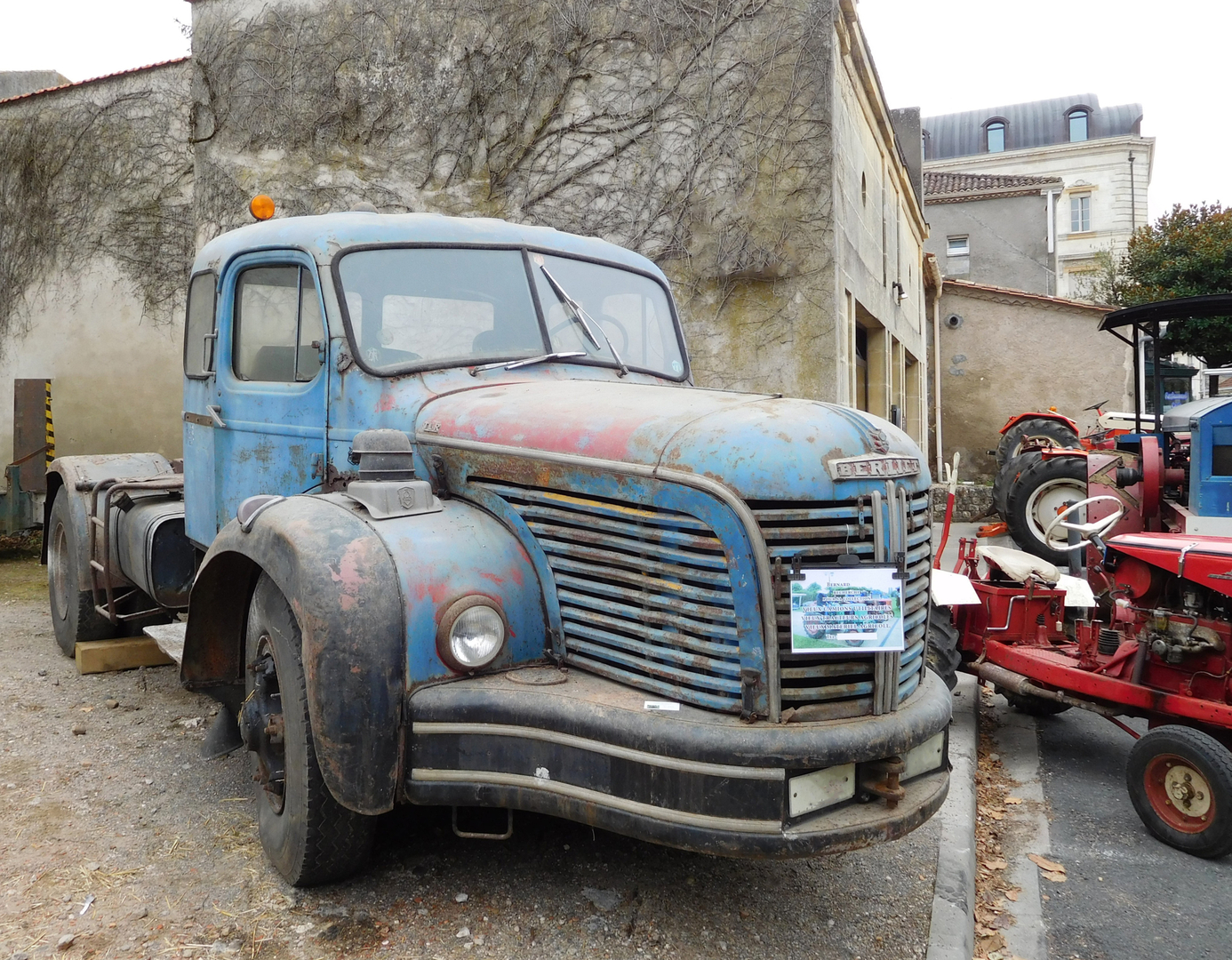 berliet-rusty-truck-a.jpeg