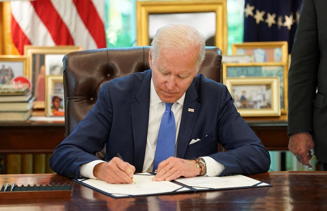 2022_05_09T192310Z_1427300344_RC2V3U9QWB4C_RTRMADP_3_UKRAINE_CRISIS_BIDEN.jpg