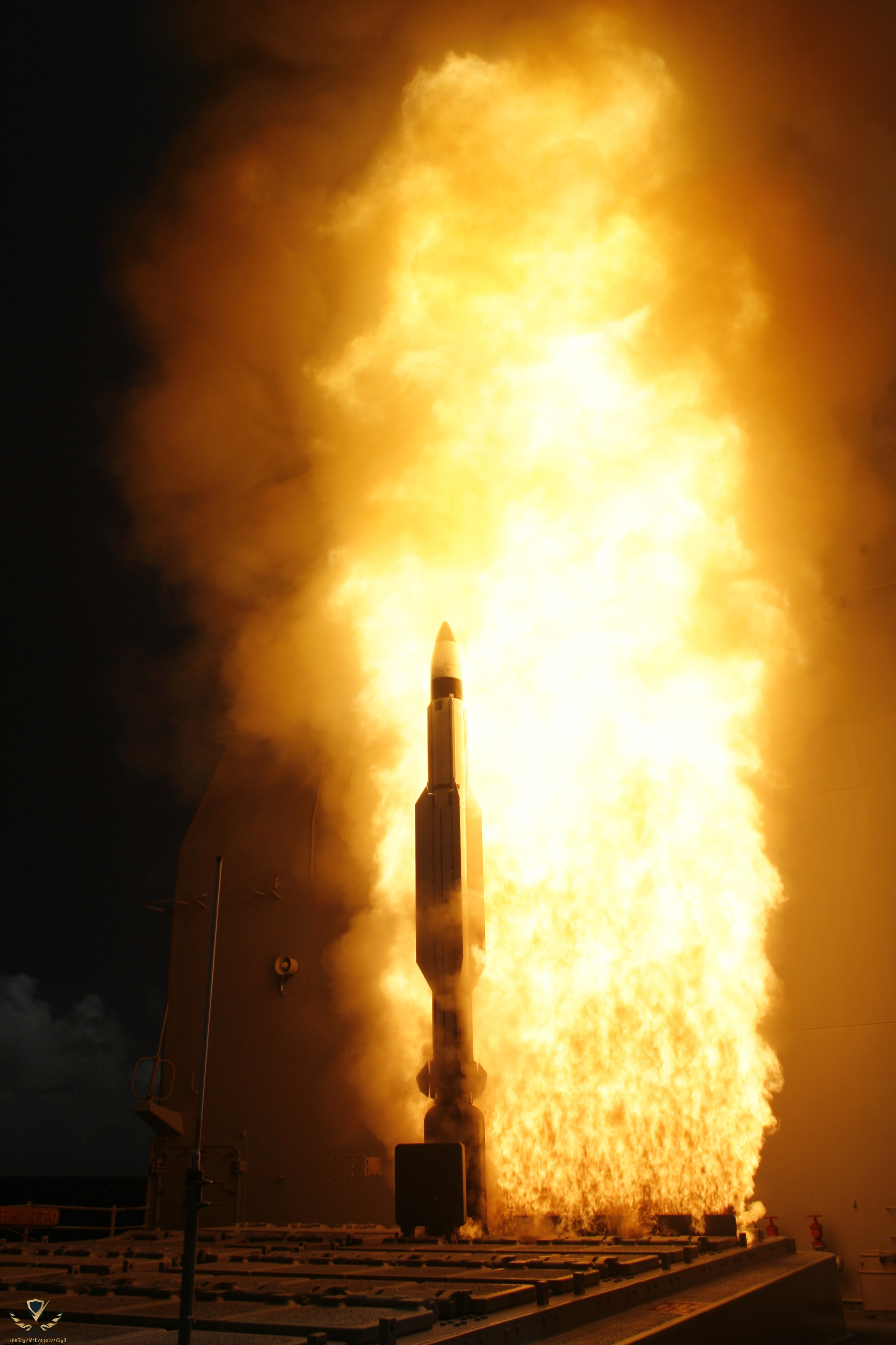 USS_Lake_Erie_(CG_70)_missile_test.jpg