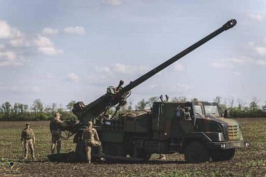 French_CAESAR_6x6_155mm_howitzers_are_now_on_combat_duty_with_UKrainian_army_925_001.jpg