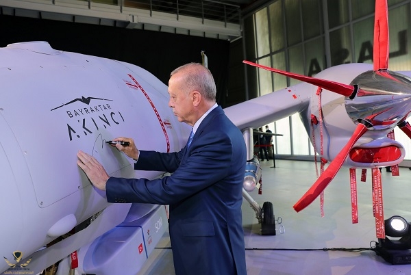 Erdogan_signs_armed_drone_bayraktar_akinci_Aug_2021-scaled.jpg