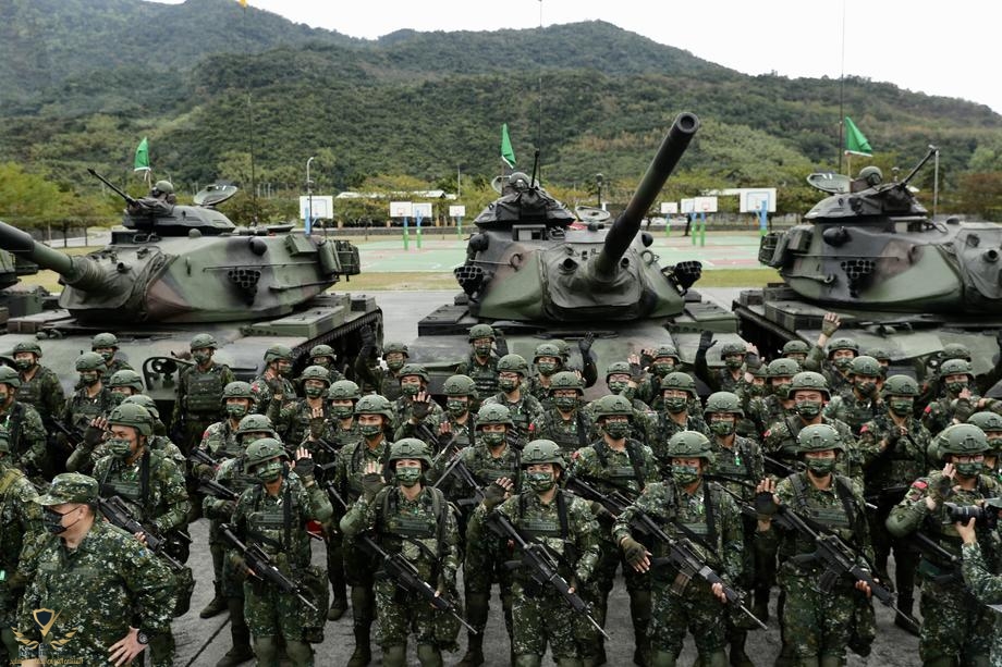 Taiwan-tanks-and-military-personnel.jpg