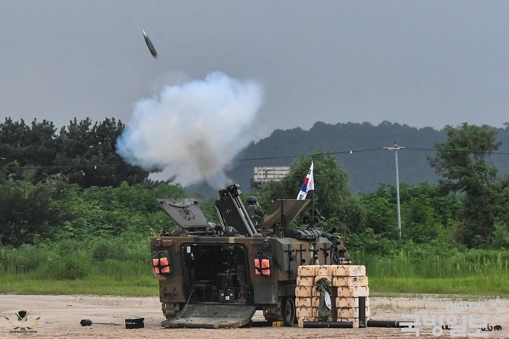 republic-of-korea-army-soldiers-train-with-newly-skyfall-120mm-self-propelled-mortars.jpg