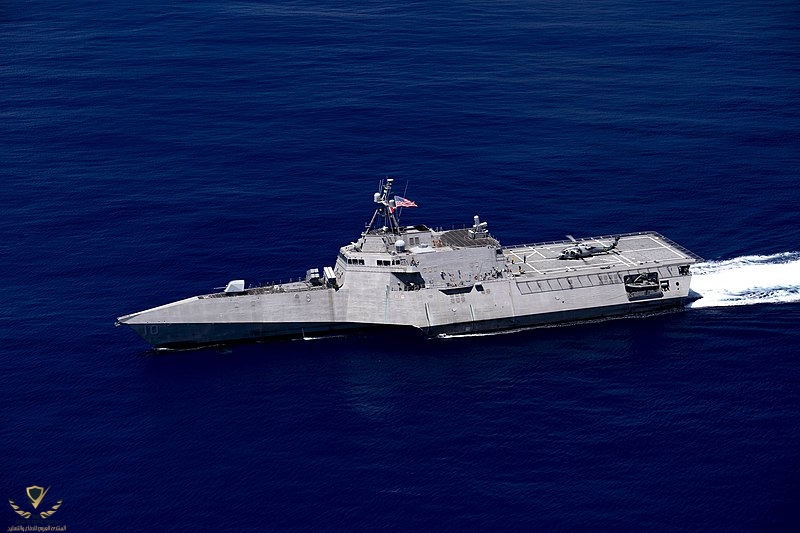 USS_Gabrielle_Giffords_(LCS-10)_underway_in_the_Philippine_Sea_on_1_October_2019_(191001-N-YI1...JPG