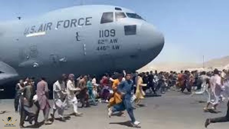 61-121903-afghanistan-kabul-airport-escape-3.jpeg