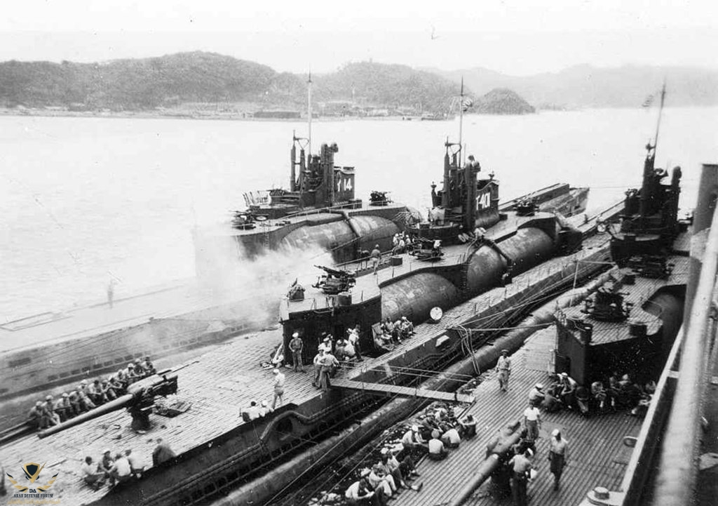 3-captured-I-400-class-submarine-prototype-aircraft-carriers-in-Tokyo-Bay-1945.jpg