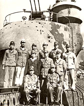Officers-of-submarine-I-400-circa-late-Aug-1945-ww2dbase.jpg