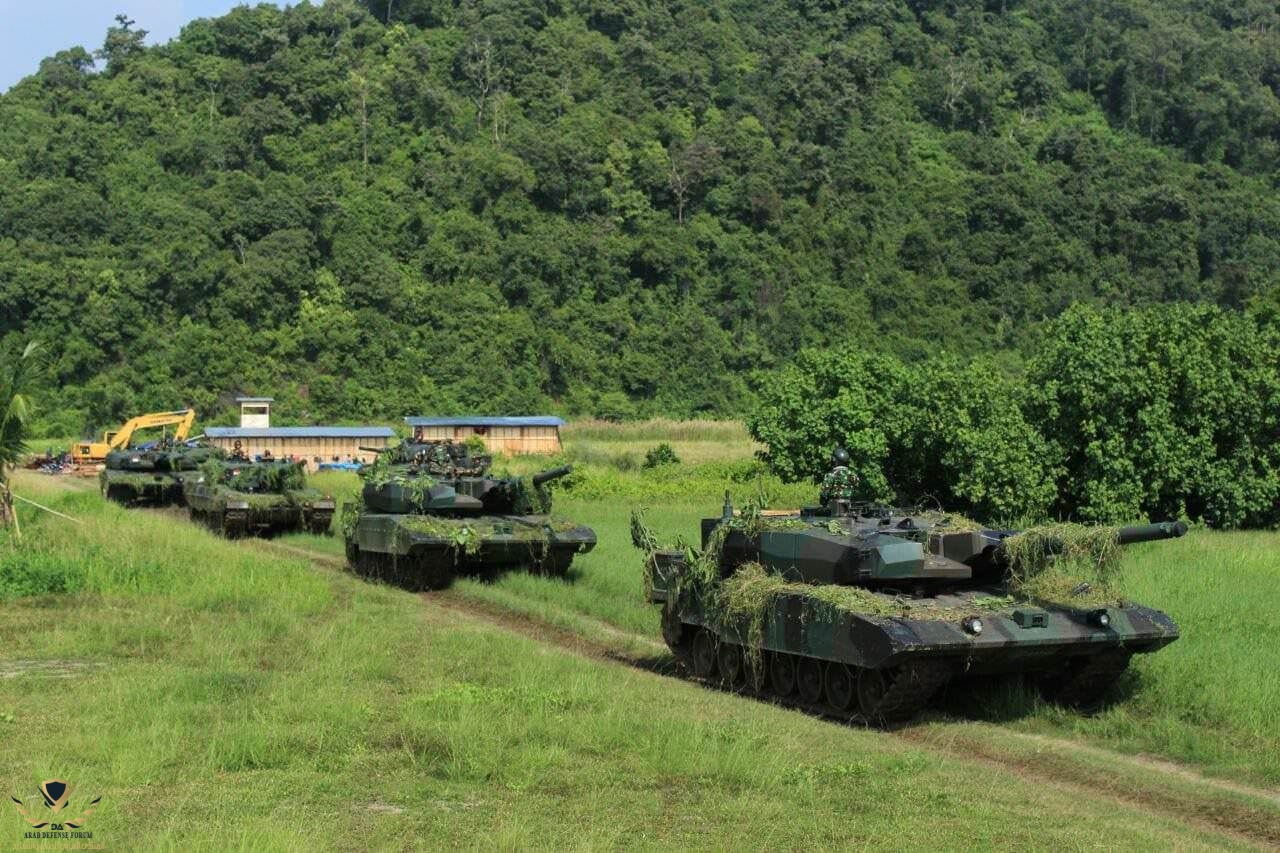 Leopard 2RI & 2A4 of the Indonesian army cavalry training centre [1280x863].jpeg