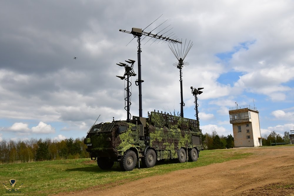czech-army-reveals-new-starkom-mobile-electronic-warfare-system-1.jpg