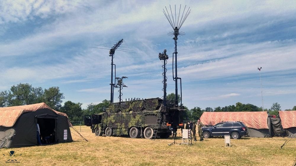 czech-army-reveals-new-starkom-mobile-electronic-warfare-system.jpg
