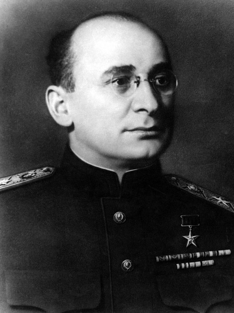 800px-Lavrentiy-beria.jpg