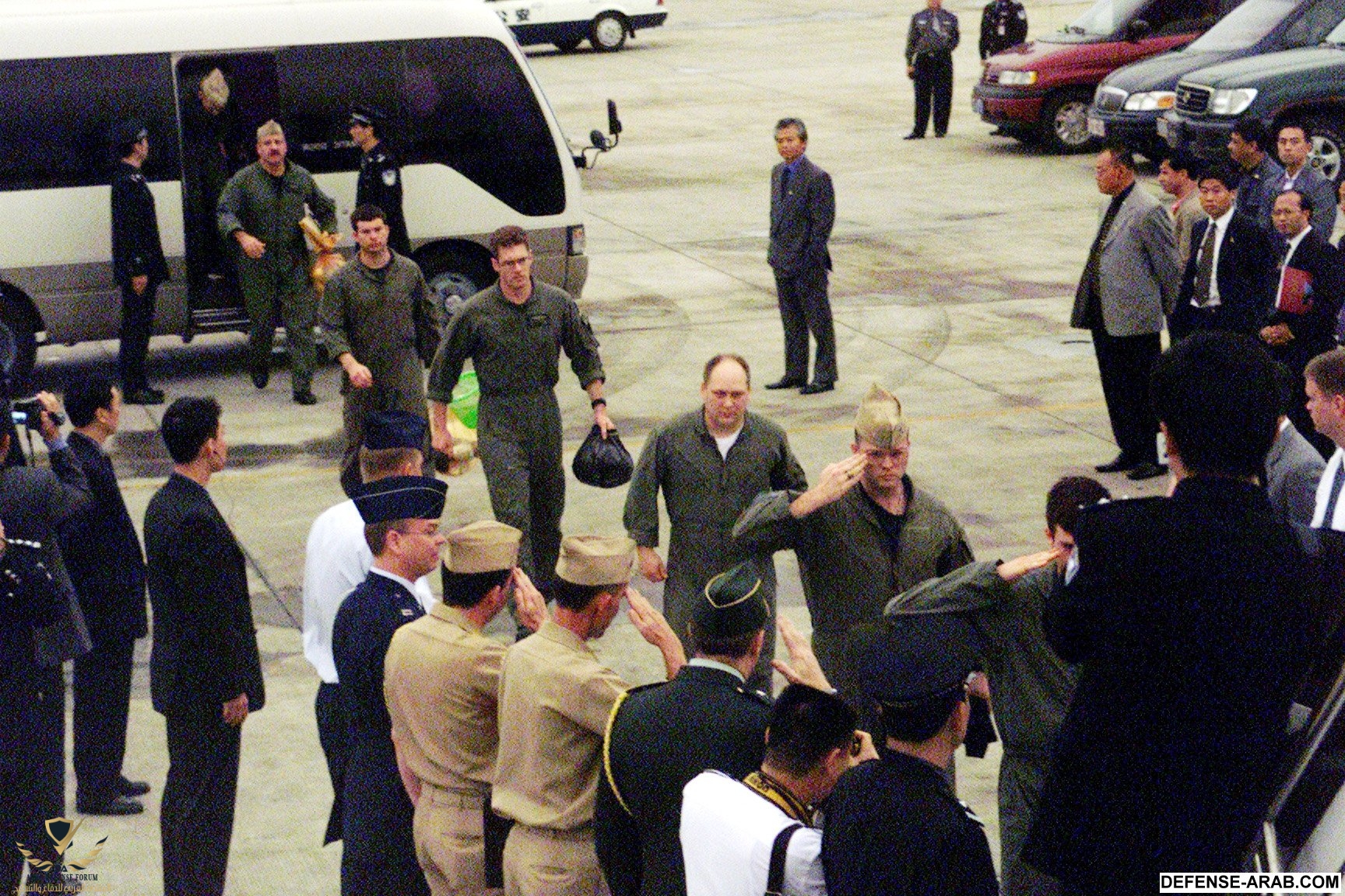 EP-3_crew_in_Hainan_Island_incident.jpg