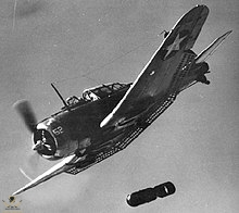 Douglas_SBD_Dauntless_dropping_a_bomb,_circa_in_1942.jpg