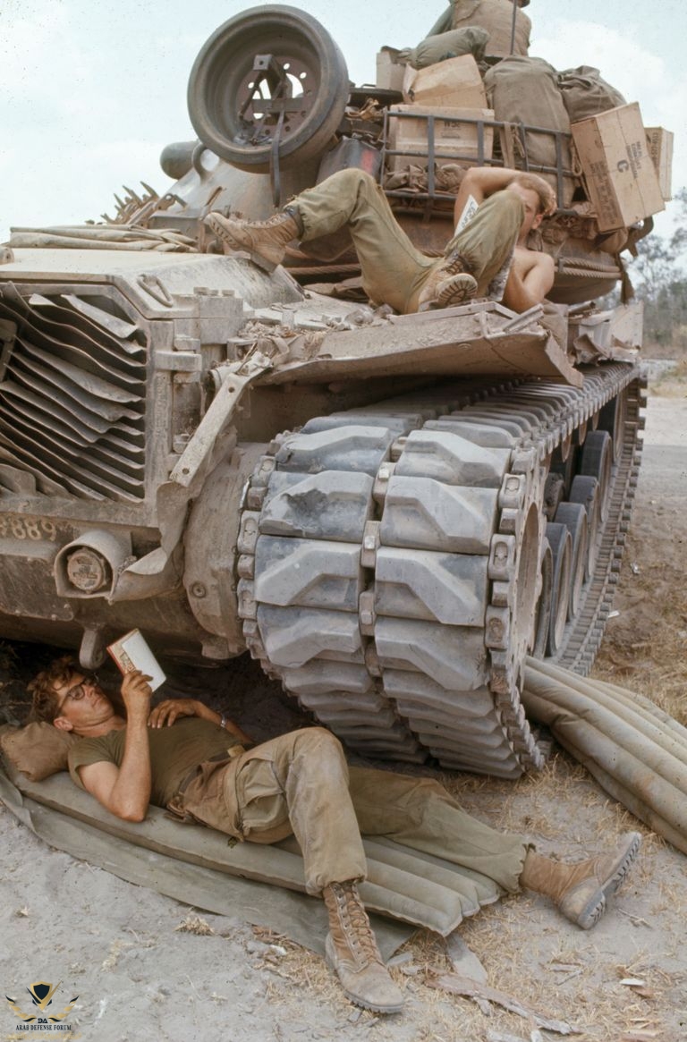Check Out Photos Showing Rare Moments From the Front Lines of the Vietnam War.jpeg