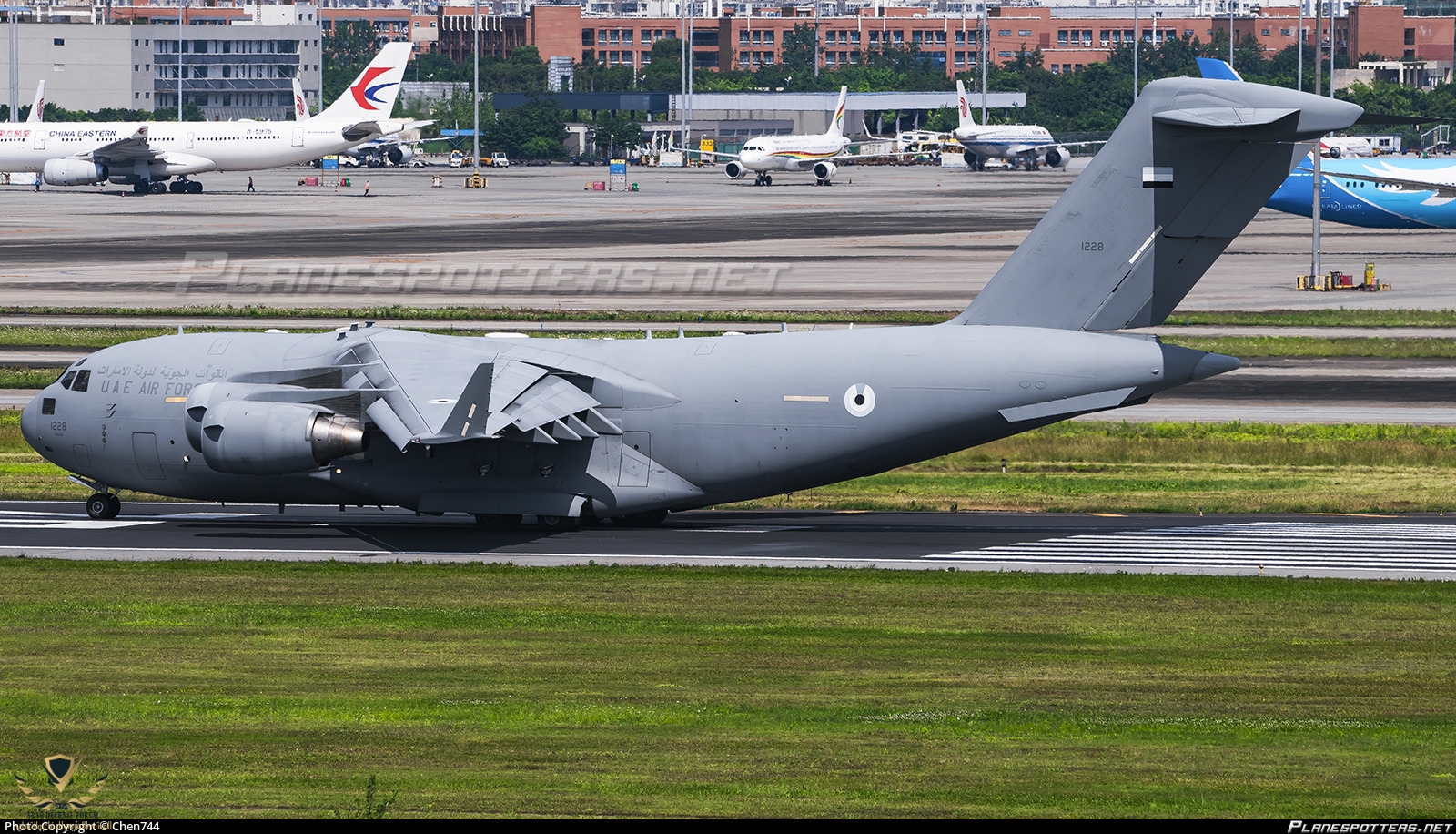 1228-united-arab-emirates-air-force-boeing-c-17a-globemaster-iii_PlanespottersNet_1183149_cddb...jpg