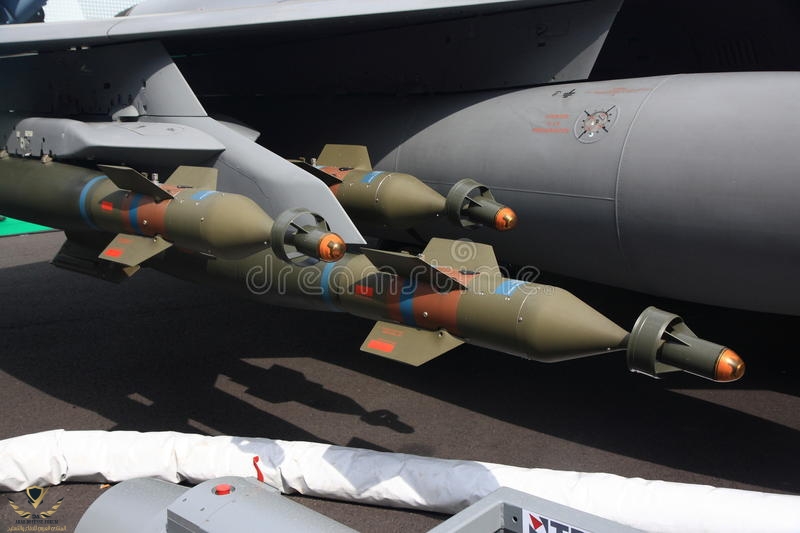 trio-paveway-laser-guided-bombs-three-hanging-pylon-jet-fighter-taken-paris-air-show-www-paris...jpg