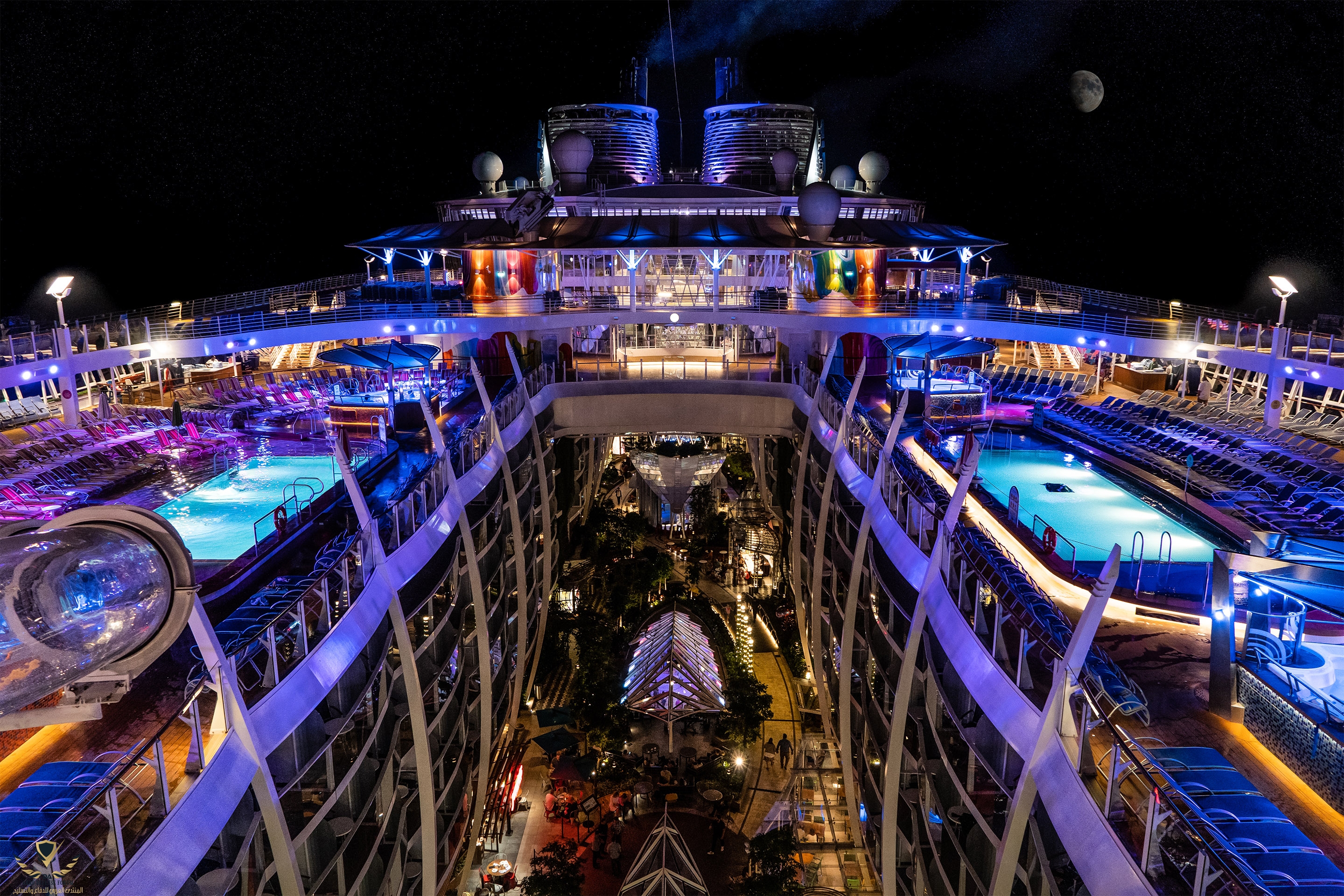 symphony-of-the-seas-night-time-moon.jpg