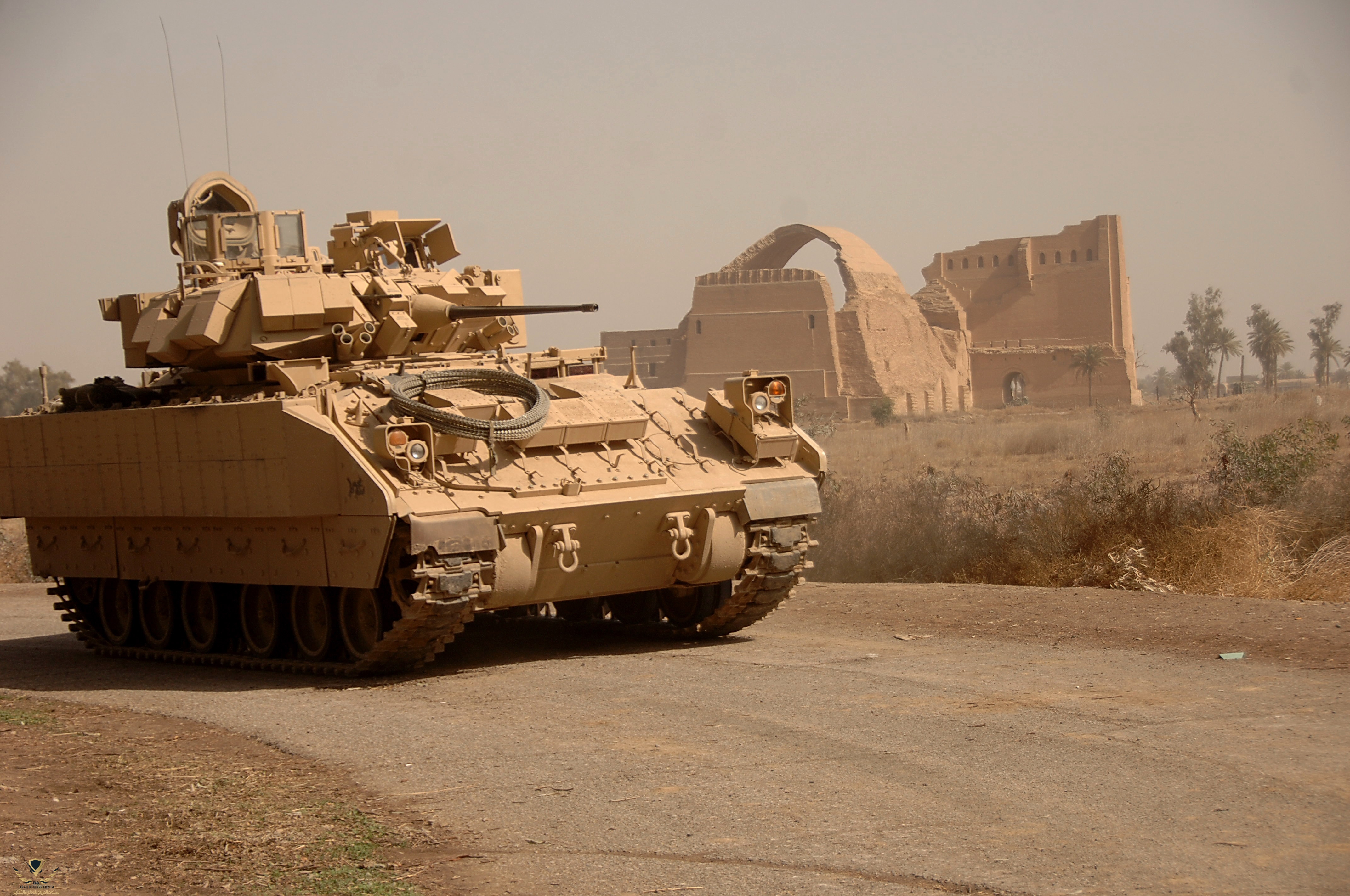Bradley_Fighting_Vehicle_provides_security_for_clearing_operation_in_Iraq.jpg