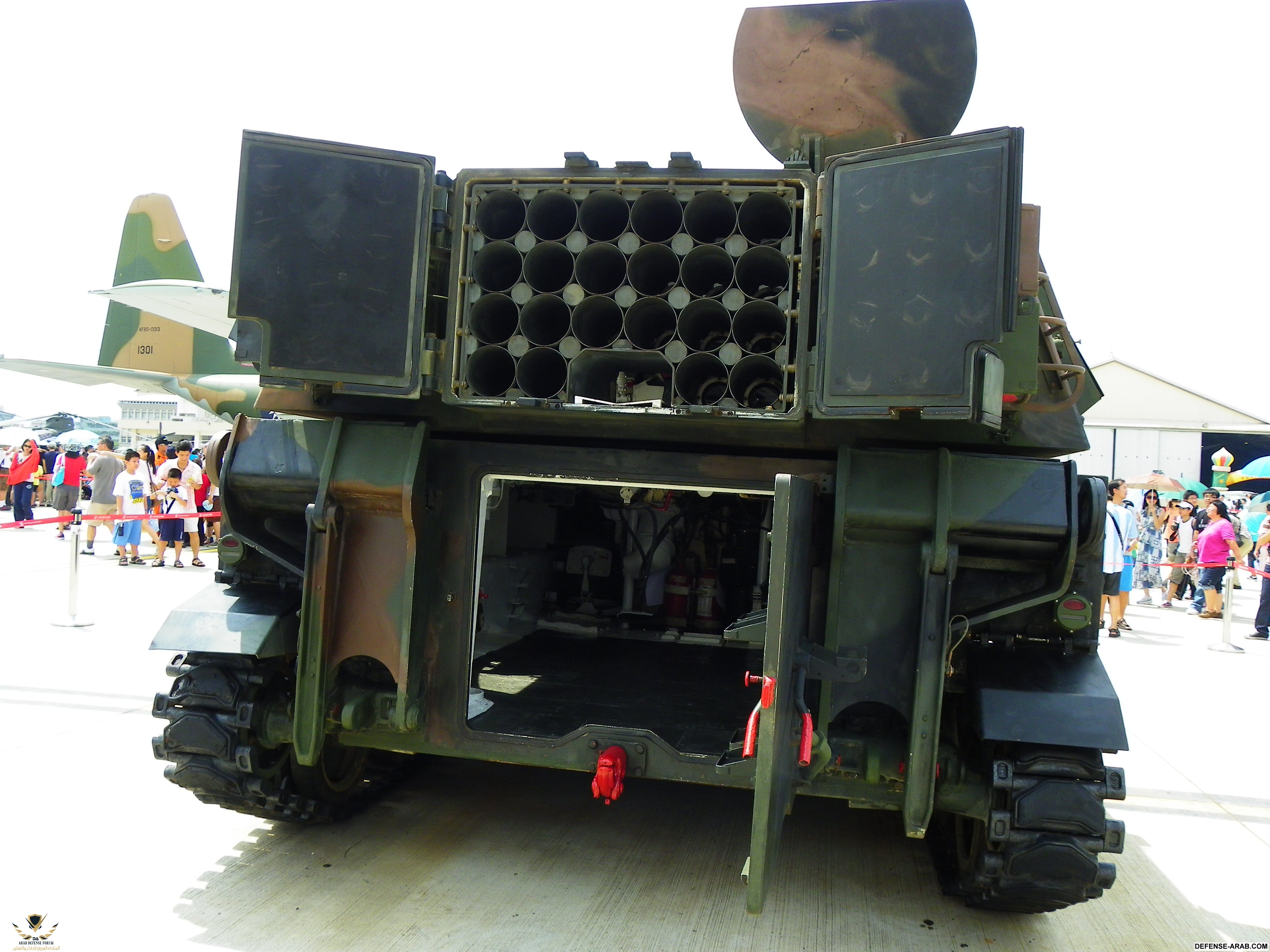 M109A2_howitzer_Rear_Side_with_Open_Back_Doors_20110813.jpg