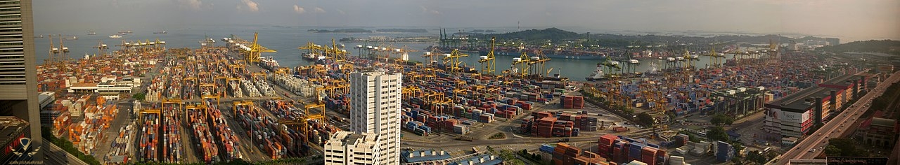 Singapore_port_panorama.jpg