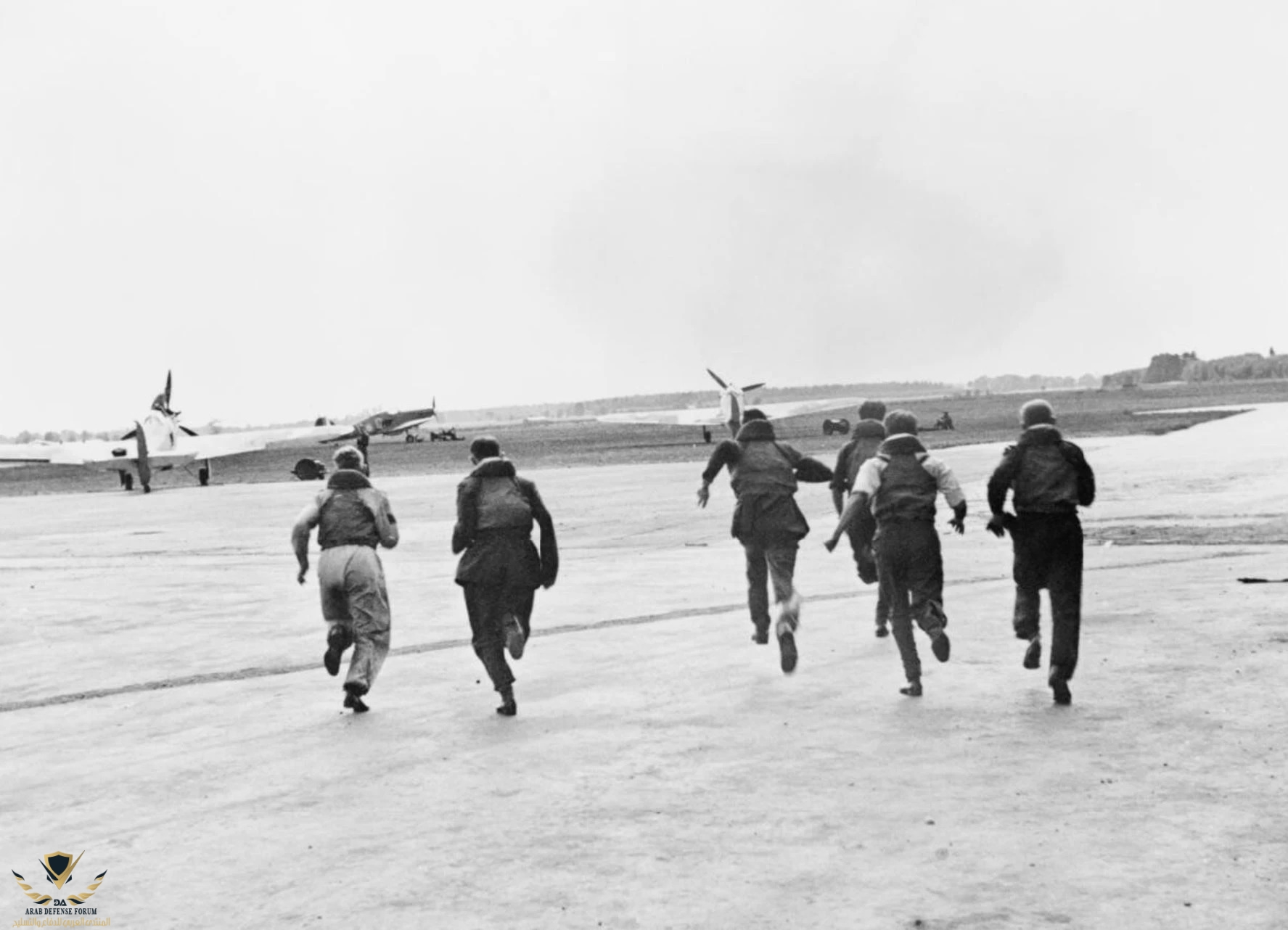 Pilot_seen_running_to_fighter.jpg