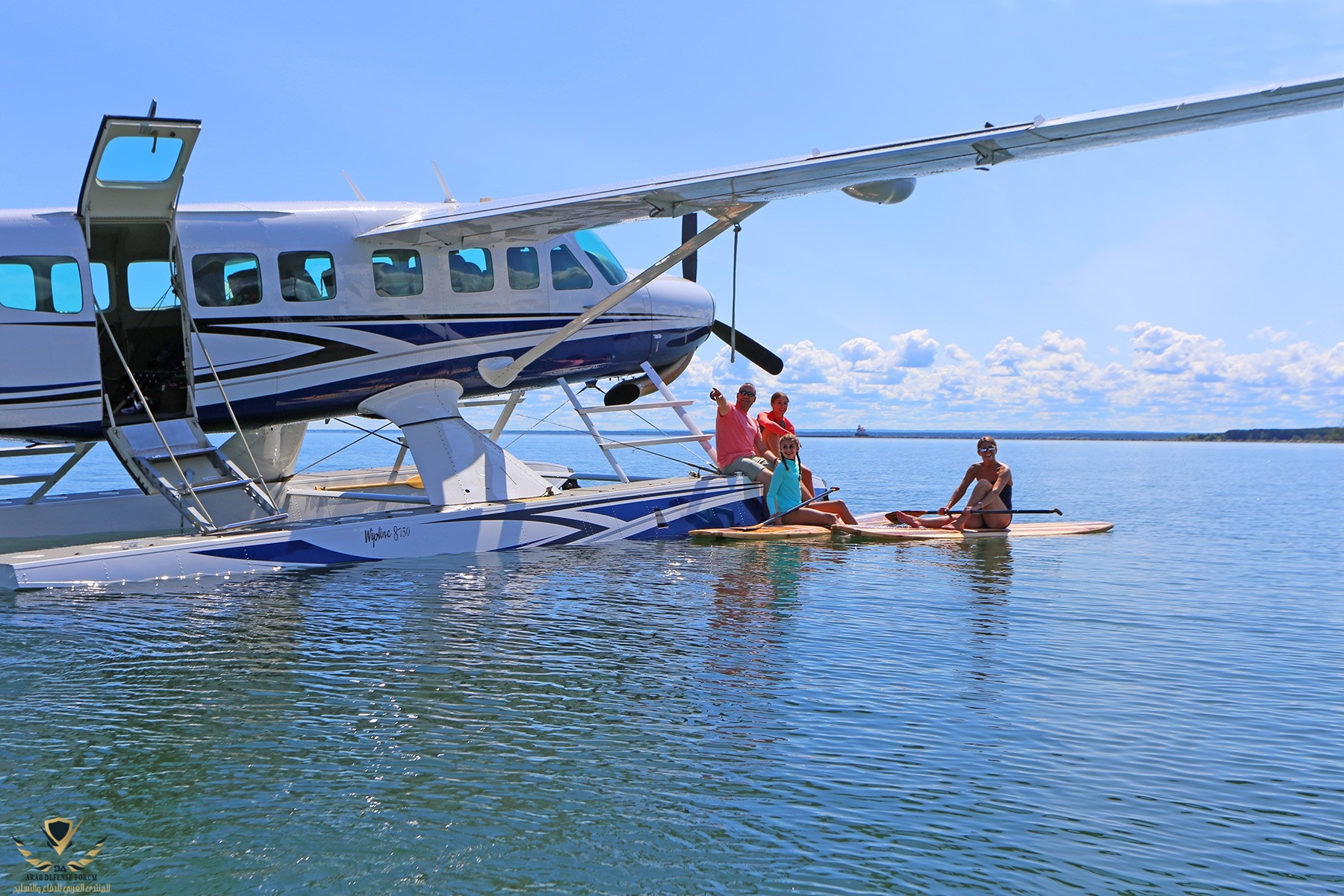 Cessna-Grand-Caravan-on-Wipline-8750-Amphibious-Floats-family-outing_.jpg