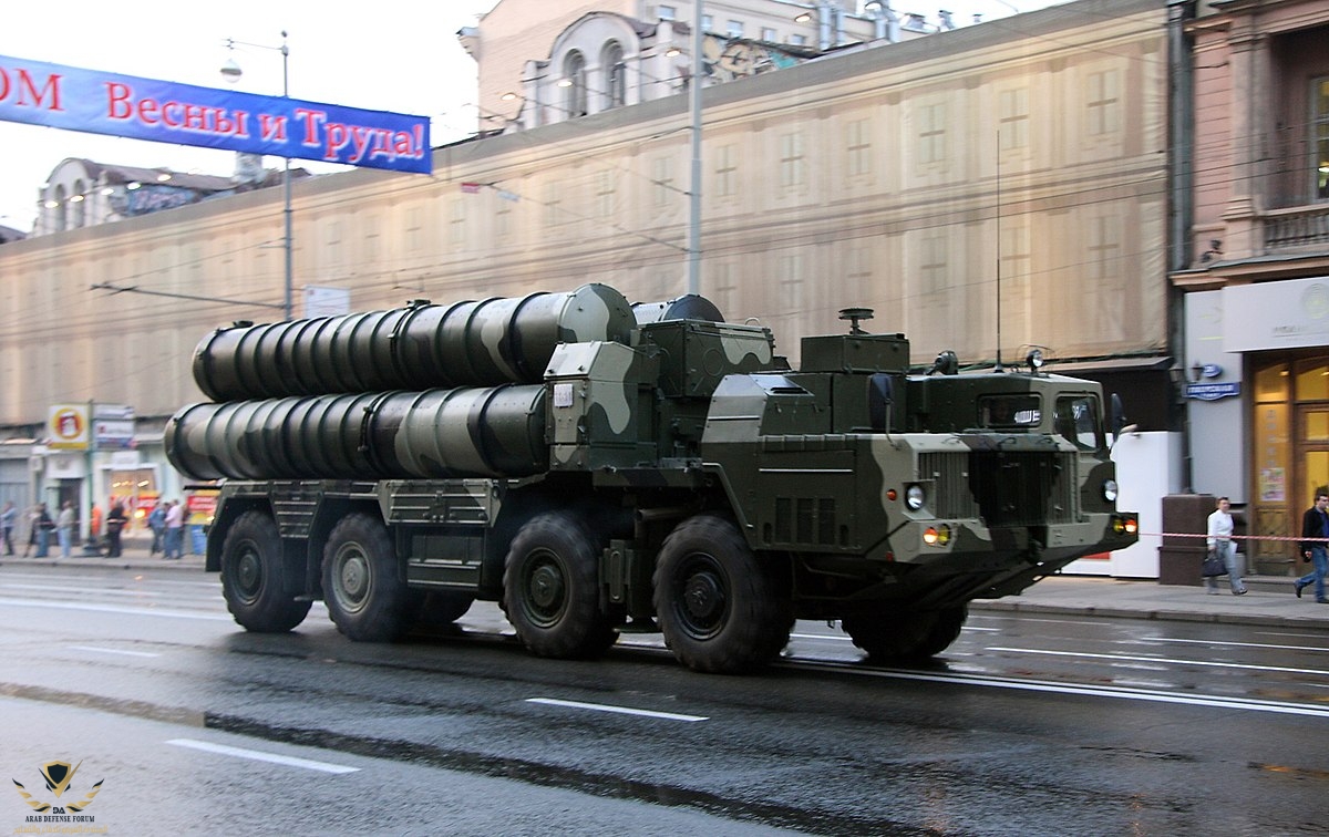 S-300_-_2009_Moscow_Victory_Day_Parade_(2).jpg