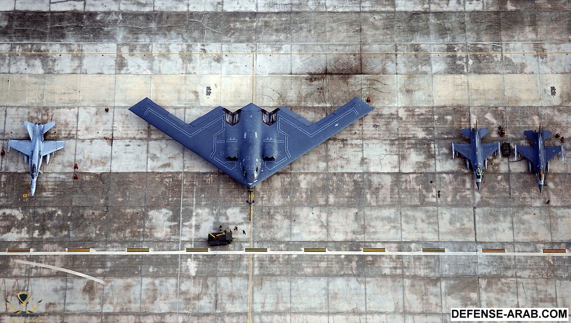 An_F-18_Hornet,_B-2_Spiri,_and_two_F-16_Fighting_Falcons.jpg