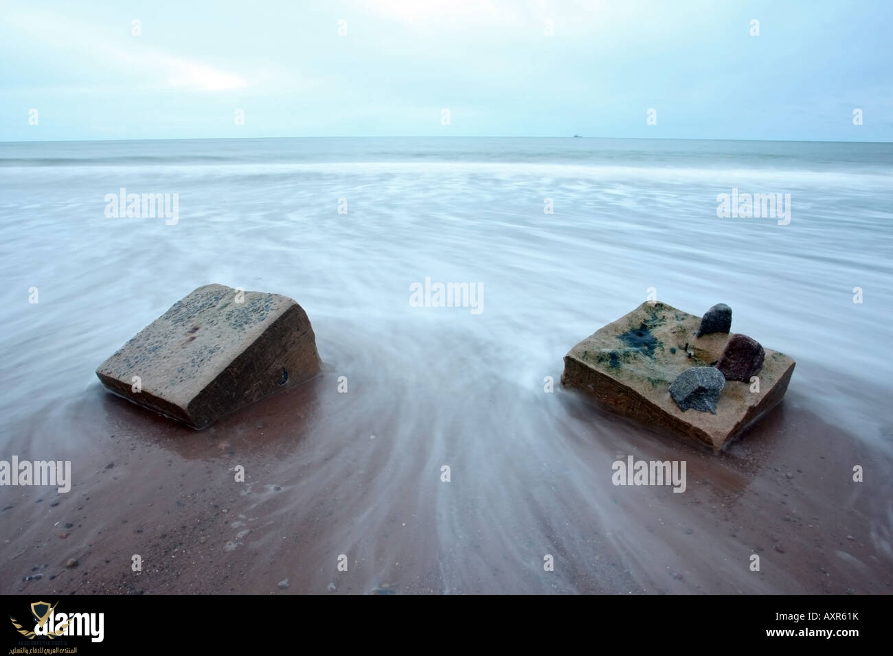 old-abandoned-world-war-two-tank-traps-left-on-the-beach-near-aberdeen-AXR61K.jpg