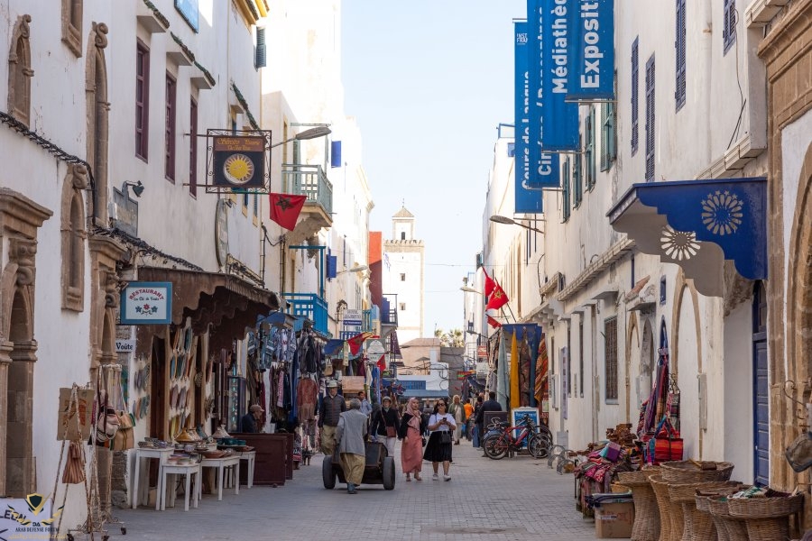 rue-touristique-essaouira-maroc-900x600.jpg