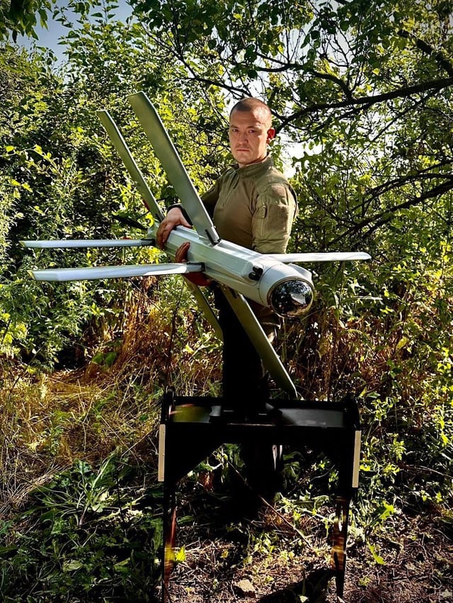 ru-pov-russian-soldier-shows-how-a-lancet-drone-looks-up-v0-ajs6vtncakab1.jpg