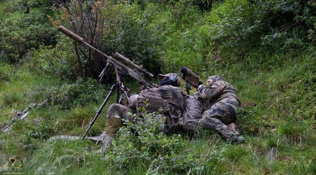 german-ksk-operators-during-high-angle-sniper-training-v0-dmwr8h8dlffc1.jpeg