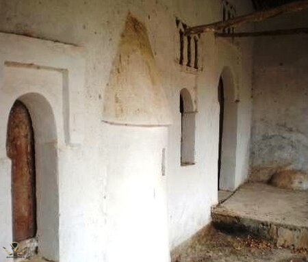 2_-_Kalâ_Beni_Abbès_La_véranda_du_mausolée.jpg