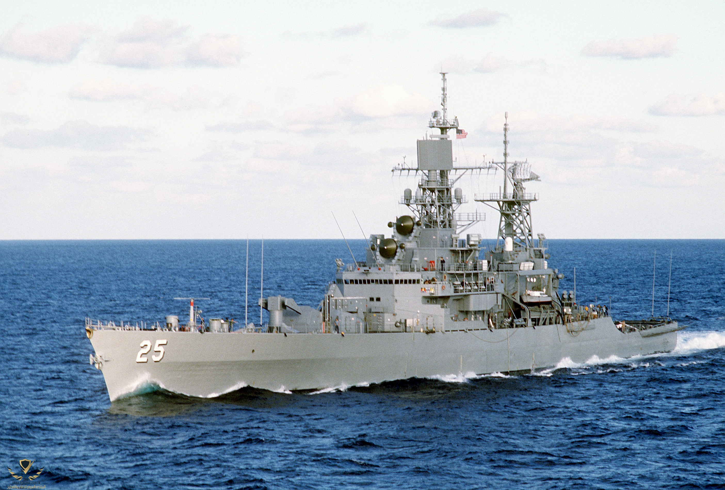 USS_Bainbridge_(CGN-25)_1986.jpg