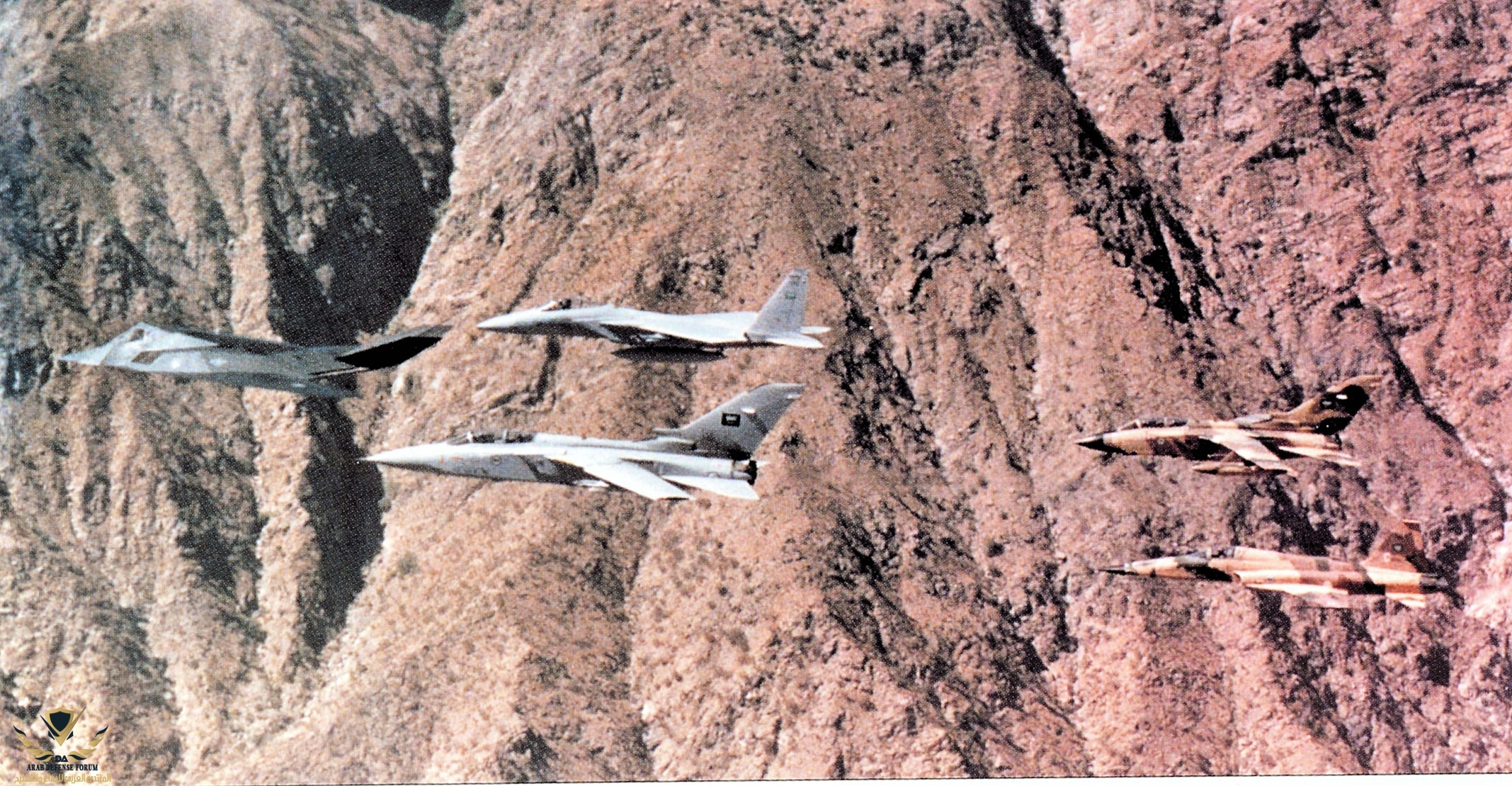 F-117_in_formation_-_Operation_Desert_Storm.jpg