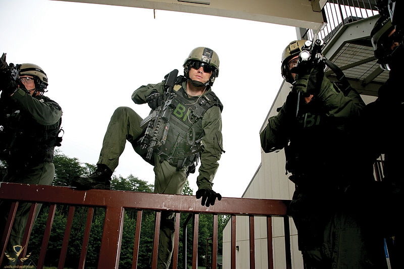 800px-Hostage_Rescue_Team_members.jpg