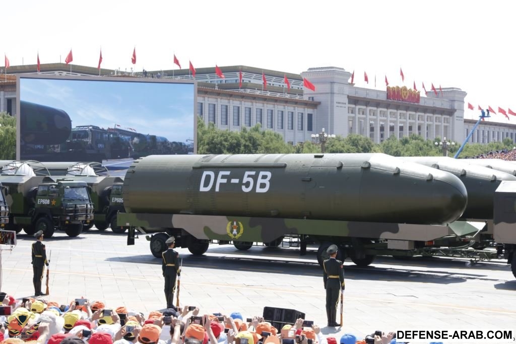 DF-5B_intercontinental_ballistic_missiles_during_2015_China_Victory_Day_parade.jpg