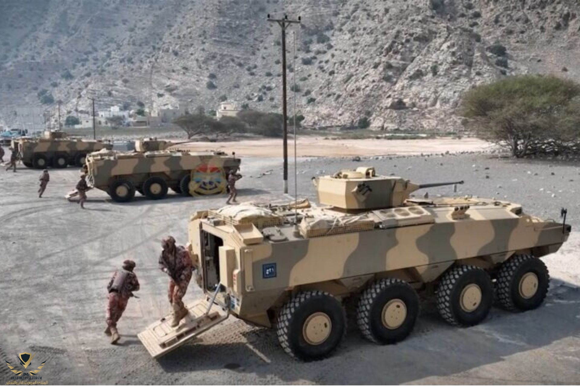 Oman_Deploys_Turkish_PARS_III_8X8_Armored_Vehicles_in_Military_Drill_for_the_First_Time-1d405...jpeg