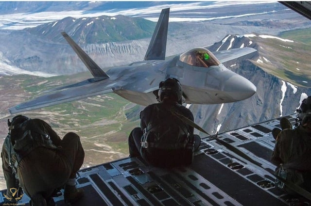 alaska-based-f-22a-moves-in-for-its-close-up-v0-u9p60beaa7td1.jpeg