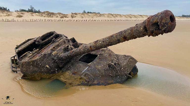 abandoned-army-tank-kinmen.jpg