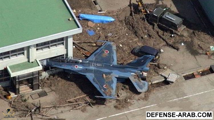 pictures-from-japan_s-desaster-mitsubishi-f-2-fighter-2.jpg