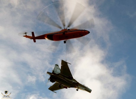 mi-26-helicopter-transports-su-27-jet-fighter-'alexei-440nw-9995341b.jpg