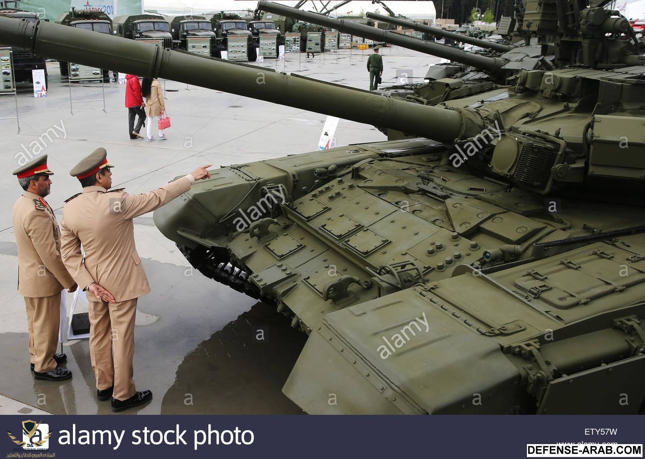 moscow-region-russia-16th-june-2015-people-attend-a-military-exhibition-ETY57W.jpg