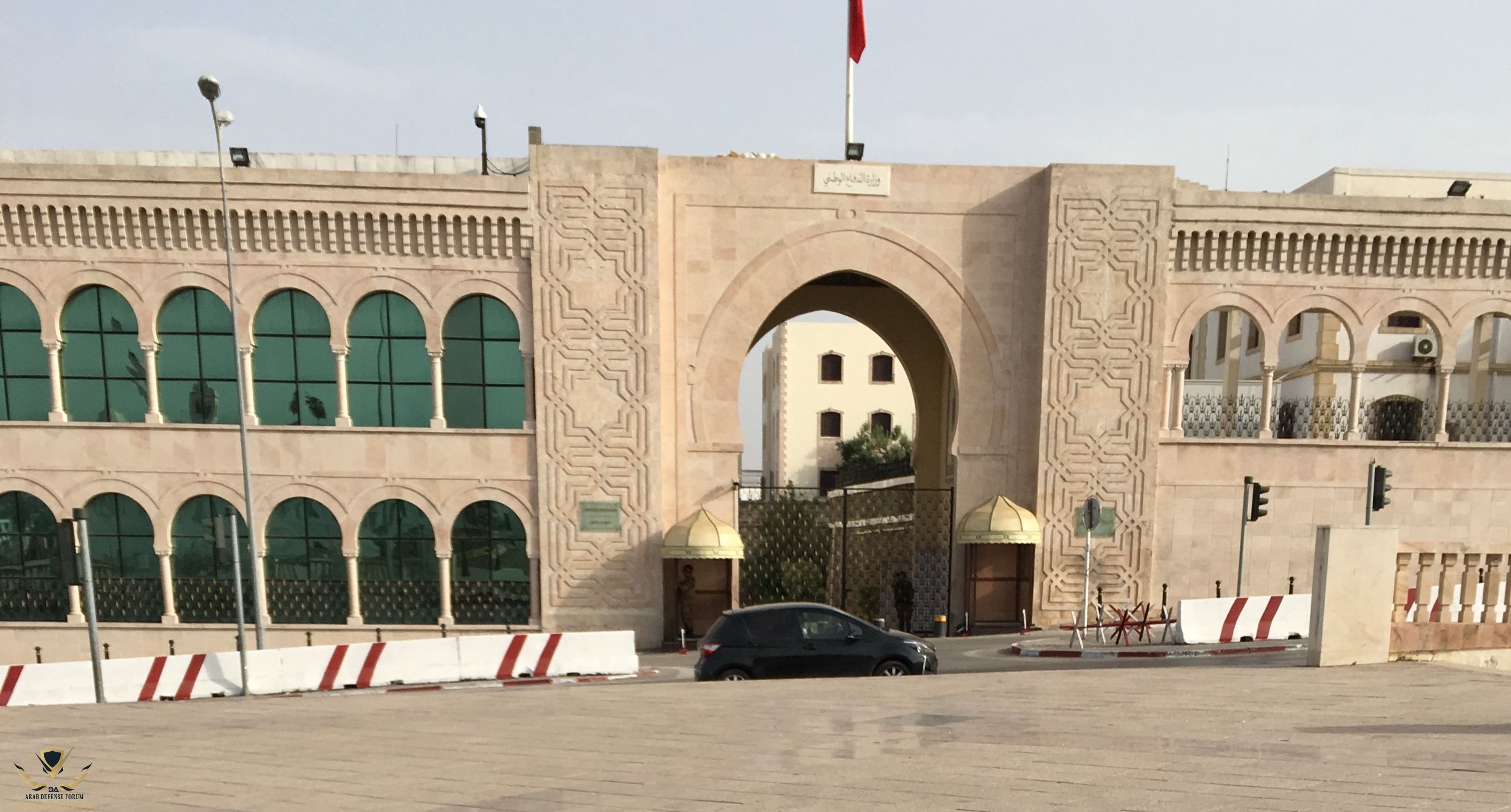 Ministère_de_la_Défense_nationale,_Tunis,_2019.jpg