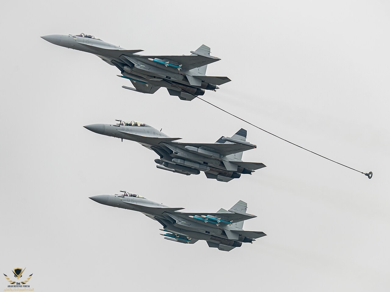 Two_J-15Ts_and_a_J-15D_in_Zhuhai_airshow_2024.jpg