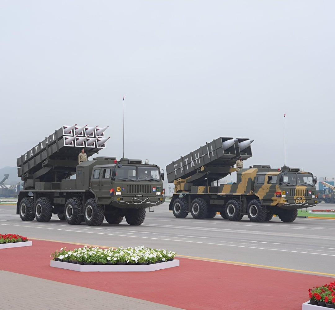 fatah-1-2-rocket-artillery-system-during-armed-forces-v0-ykxos4ch1ard1.jpeg